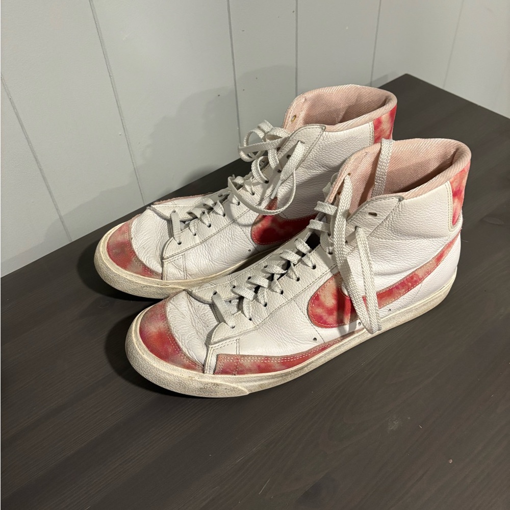 Nike White and Gray Sneakers